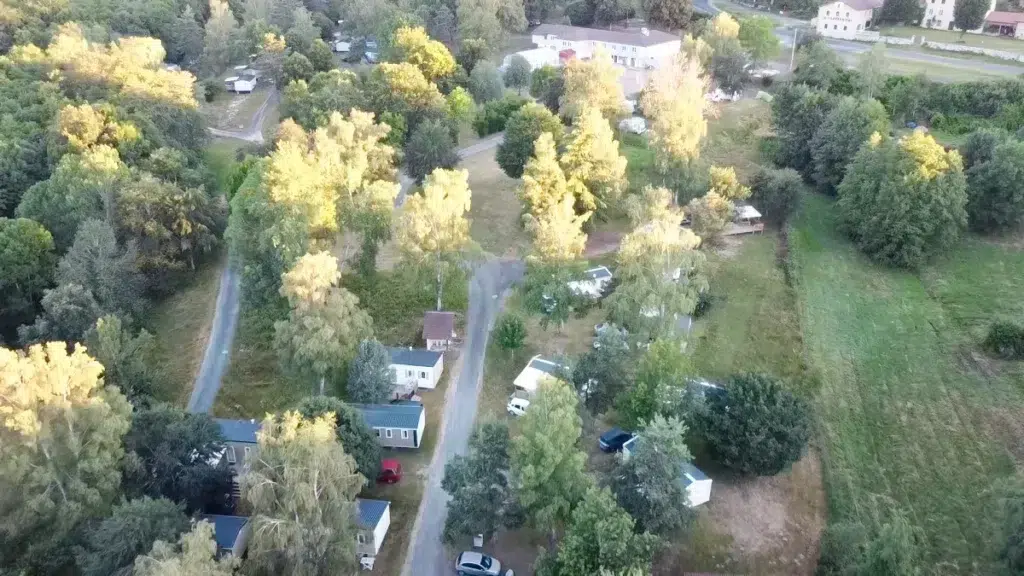 camping paradis Staanplaatsen gezien vanuit de lucht